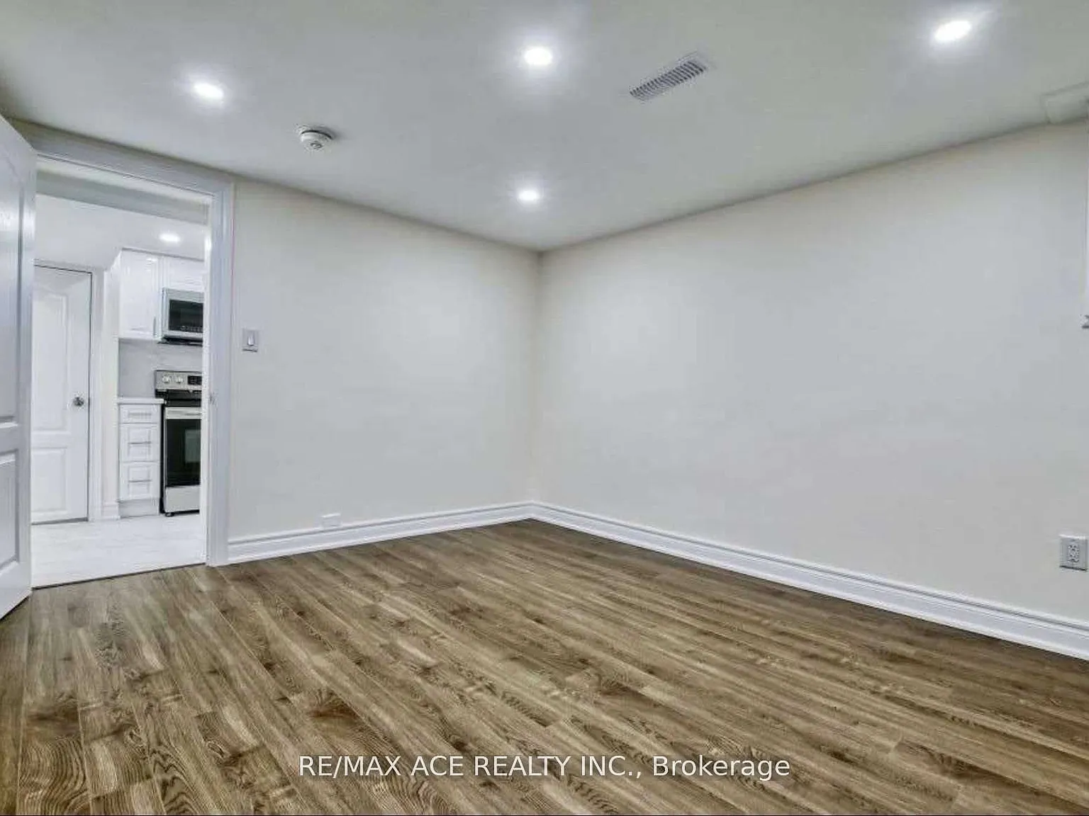 2 bed, $1,600 — Photo 3