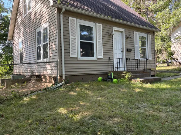 3002 Woodland St, Ames, IA 50014