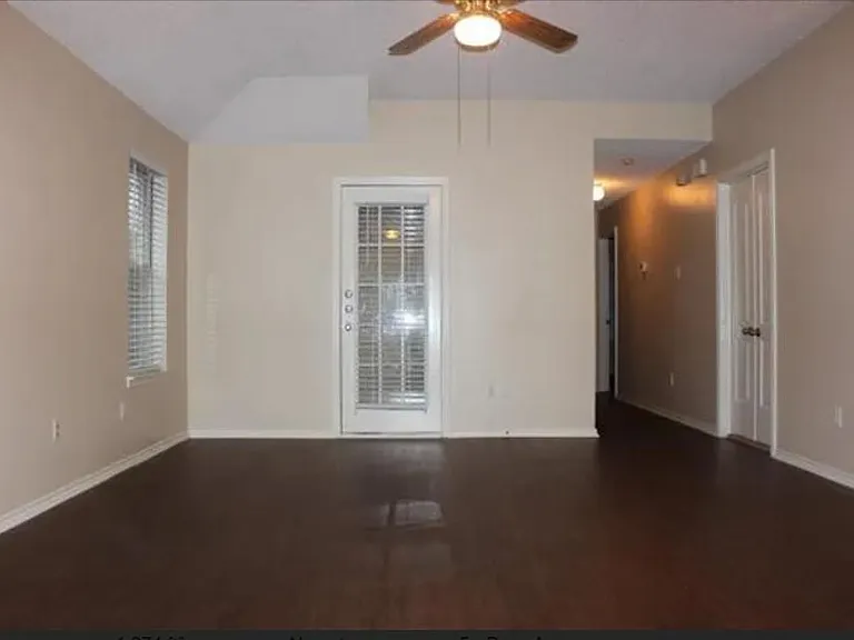 532 Majestic Park Ln — Photo 3