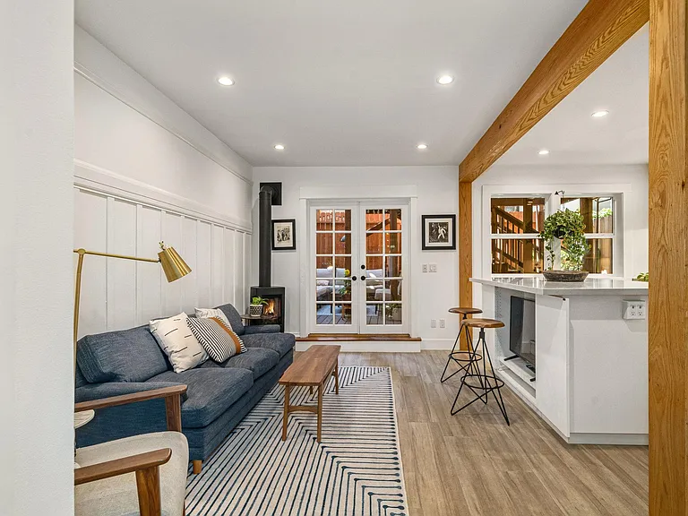 224 Lexington St — Photo 24
