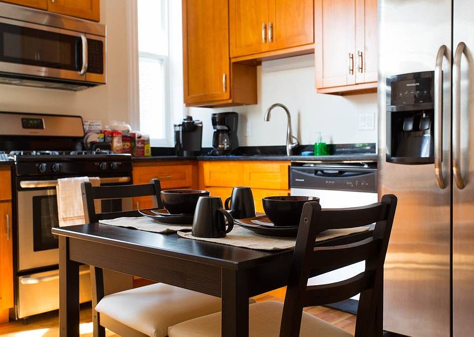 1st image of 1456 N Maplewood Ave APT 3R