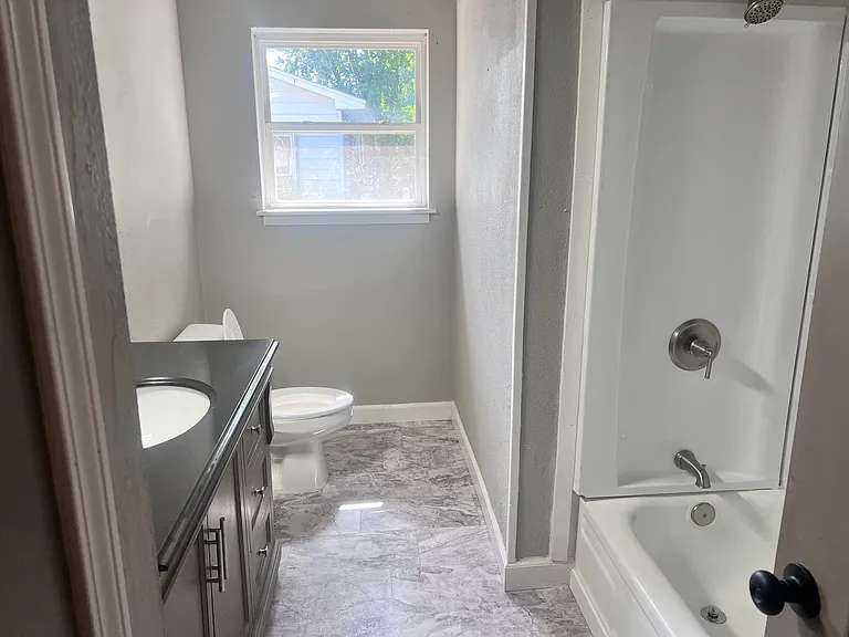 1107 Wilson St — Photo 44