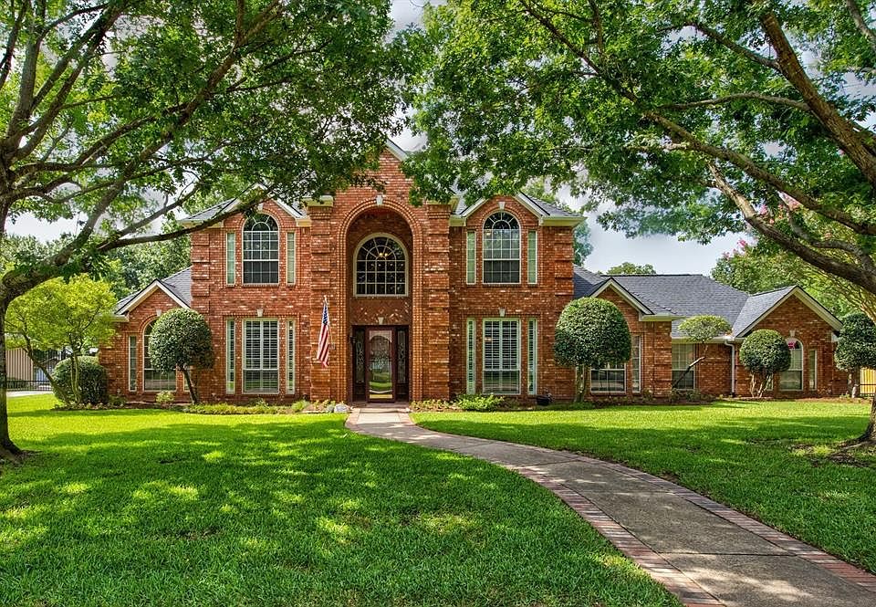 1st image of 804 Majestic Oaks Ct
