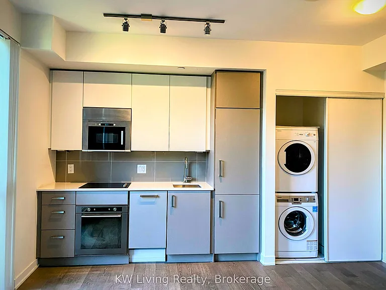 17 Dundonald St #406 — Photo 10