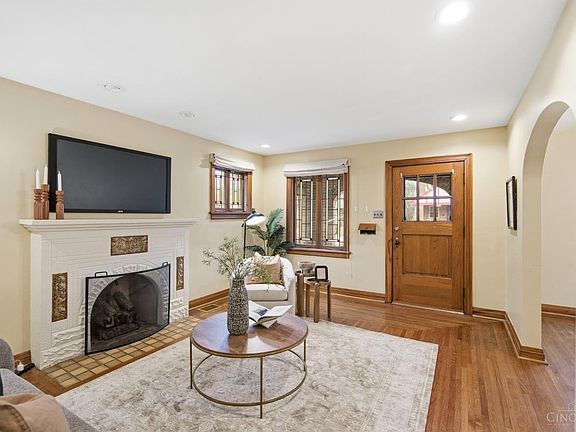 3rd image of 3327 De Forest Dr