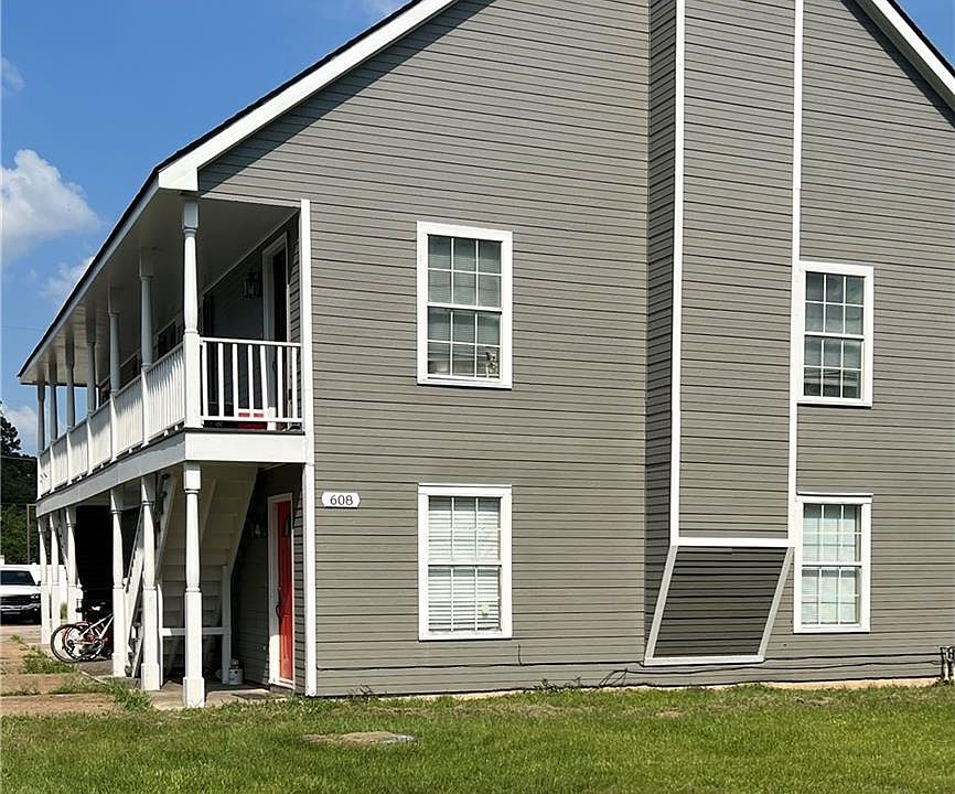 1st image of 608 Rue St