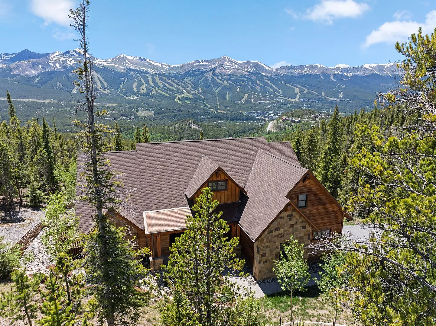 Luxury 5 Bedroom and 4 Bath on 5 Acres Available for Holiday Season! 1 to 2 Month Term. — Photo 1