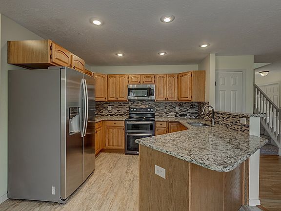 3rd image of 9067 Georgian Ct