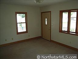 5th image of 328 Balsam Ave S