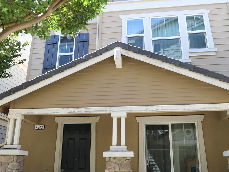 7072 N Mariposa Ct
