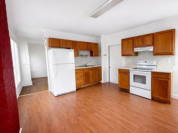 3rd image of 218 N George St