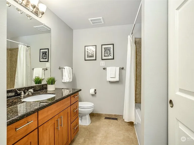 9905 NE 124th St #704 — Photo 11