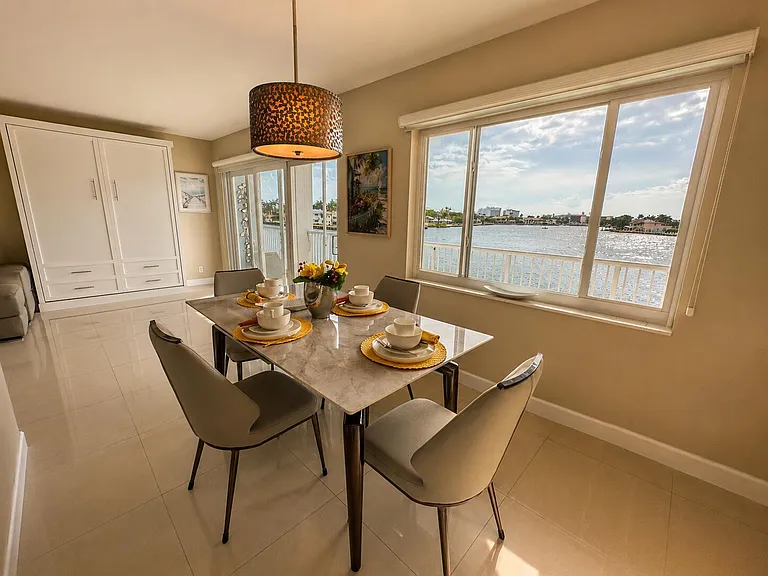 1201 S Riverside Dr #307 — Photo 3