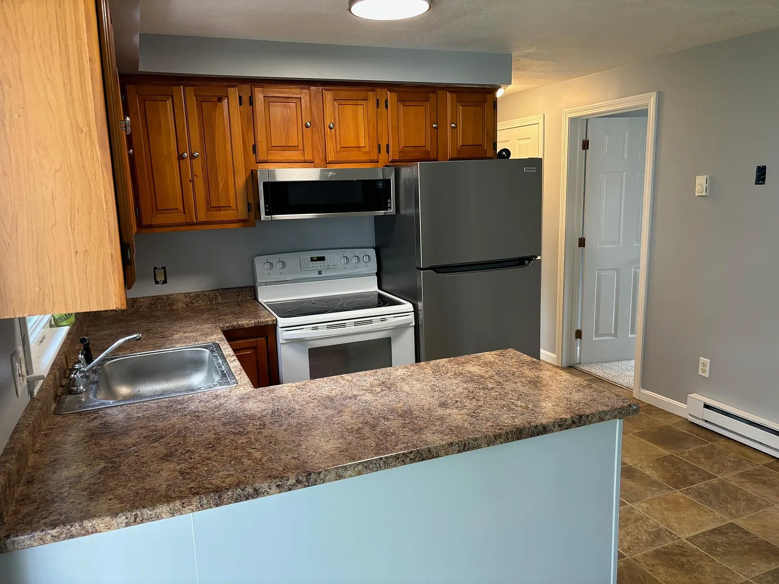 2 bed, 850 sqft, $2,150 — Photo 2