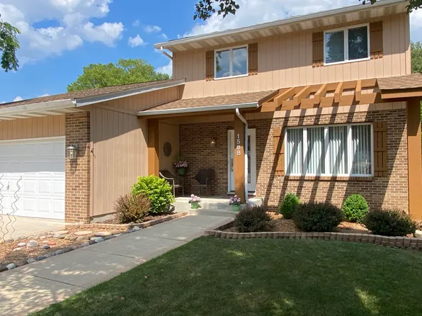 1588 Sunnyslope Dr, Crown Point, IN 46307