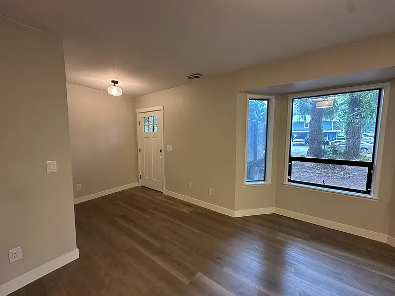 1223 Miller Ave NE — Photo 6