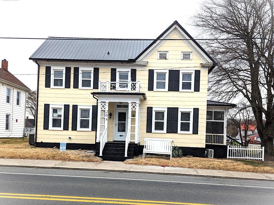 1st image of 204 E Market St
