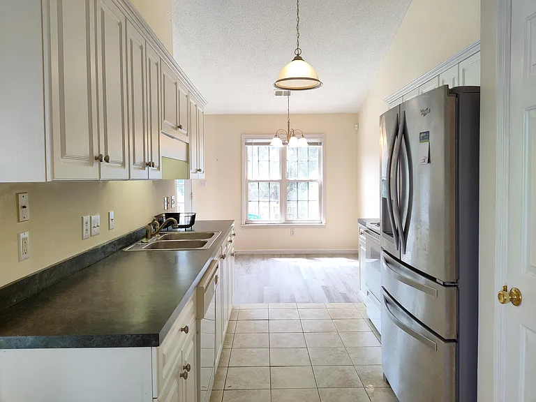 530 Lake Park Dr — Photo 4
