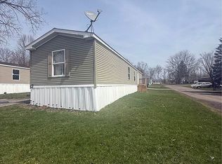 97 Tidd Cir, Farmington, NY 14425