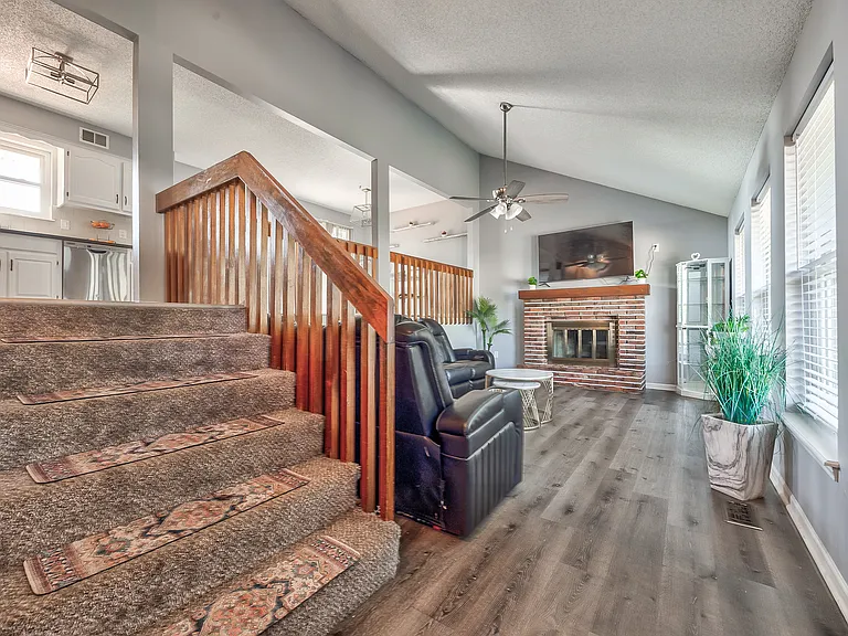 8601 N Pomona Ave — Photo 21