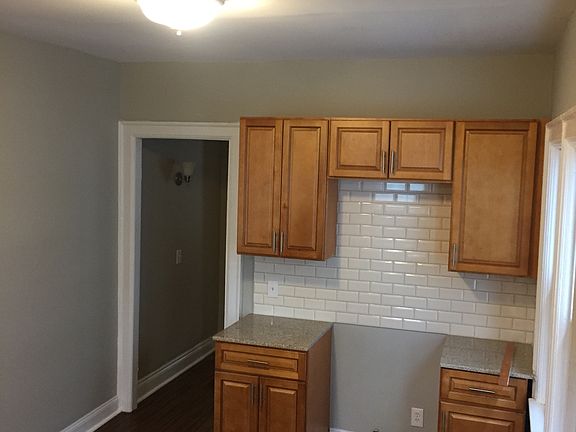 3rd image of 22 Victory Ave