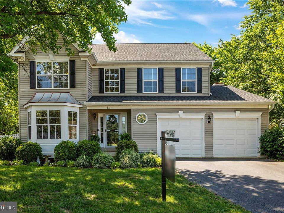 1st image of 315 Chaucer Pl NE