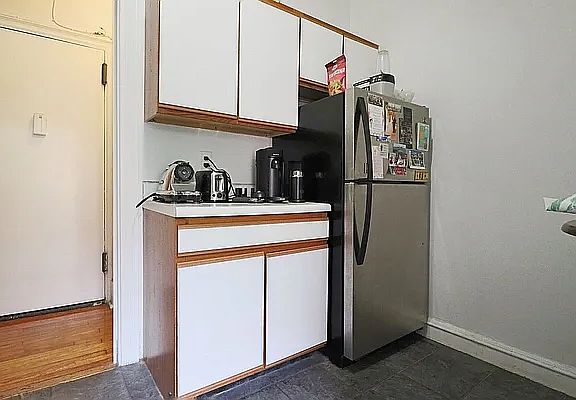 4th image of 4142 42nd St APT 2F