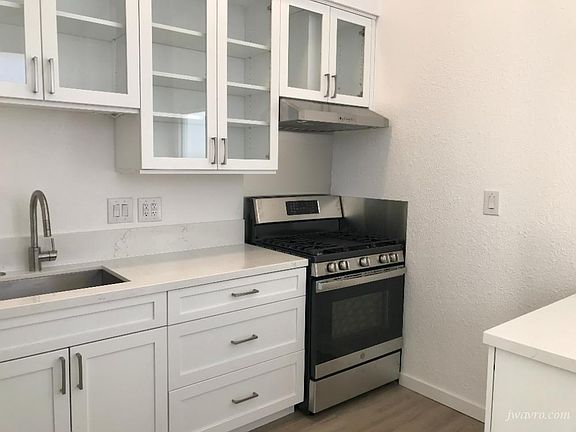 3rd image of 2822 23rd St