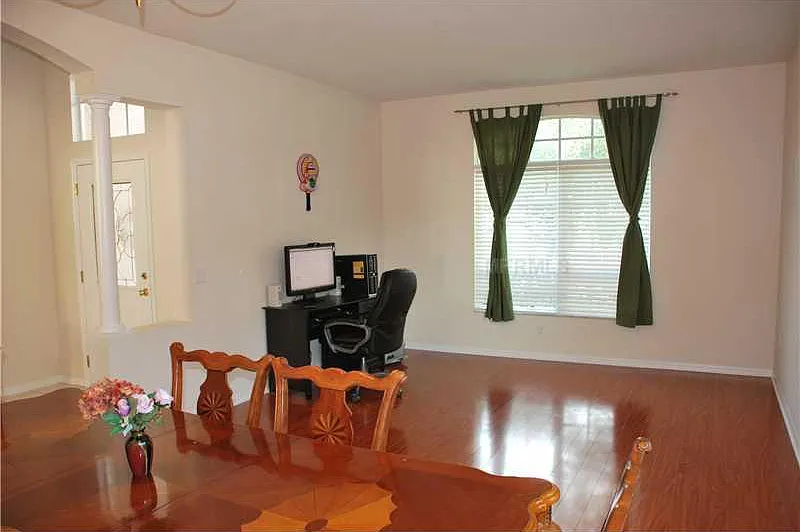 4 bed, 2421 sqft, $2,700 — Photo 3