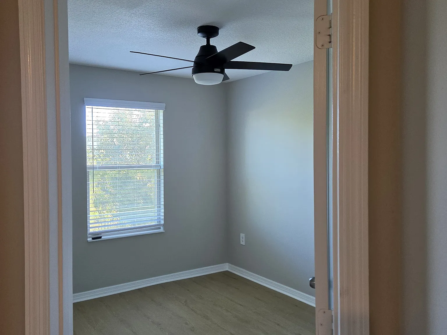 3 bed, 2.5 bath, 1379 sqft, $2,300 — Photo 3