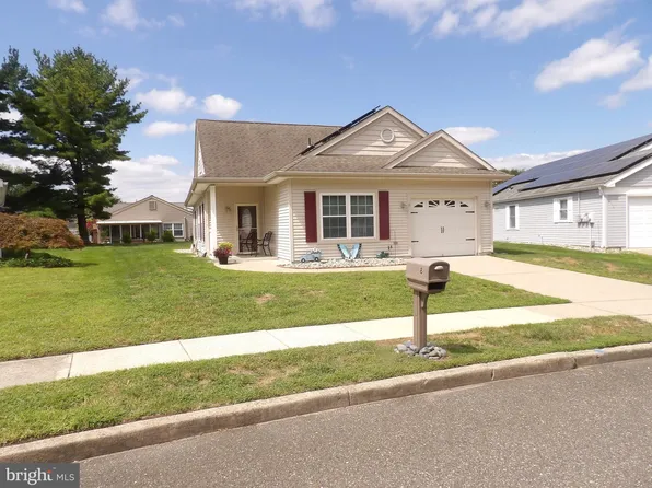 8 Westminster Dr S, Southampton, NJ 08088