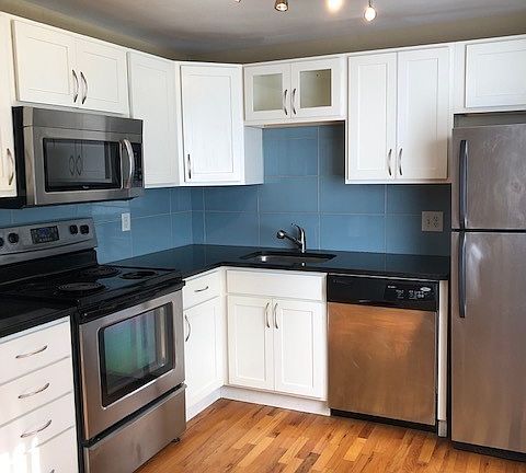 3rd image of 900 N Washington St APT 101