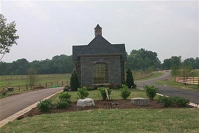 1st image of 103 Stonewall Dr
