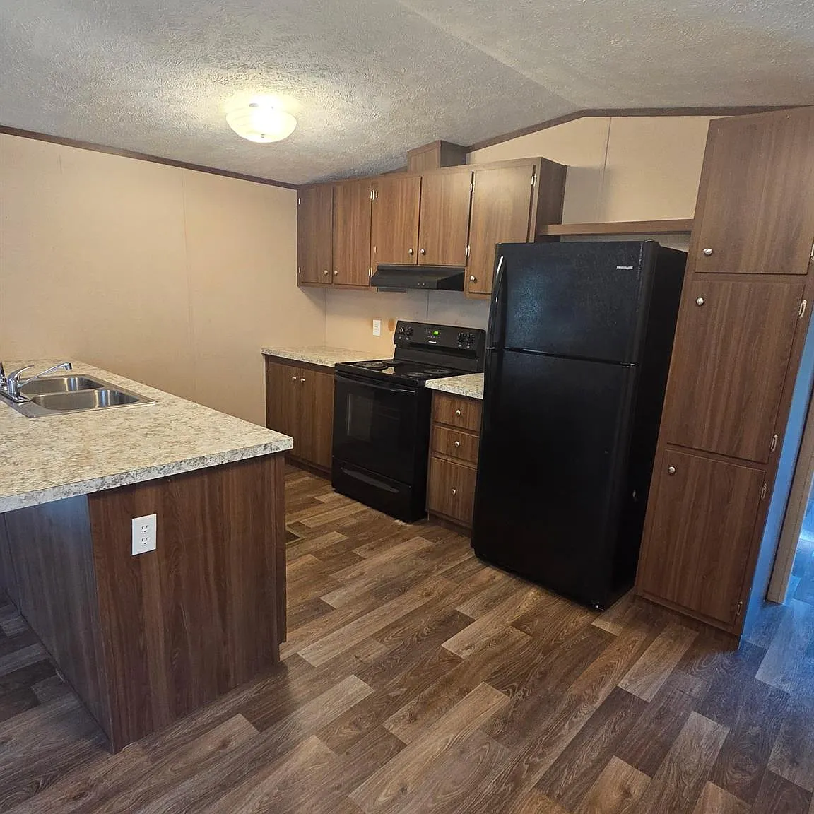 3 bed, 2.0 bath, 1216 sqft, $1,700 — Photo 4