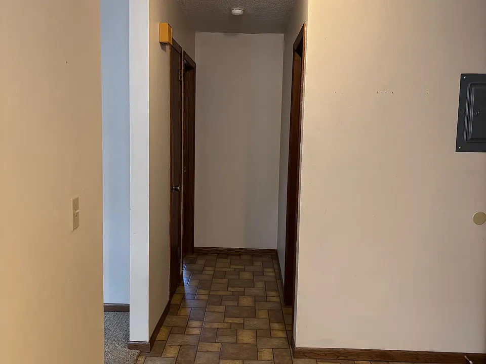 Hall to bathroom and bedroom