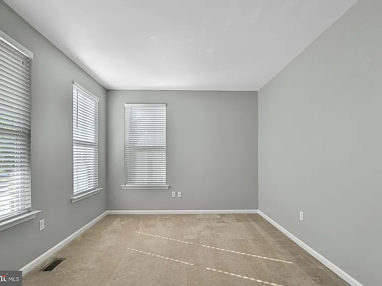 605 Socrates St — Photo 4