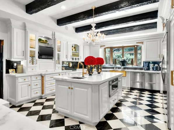 2071 N Beverly Dr, Beverly Hills, CA 90210
