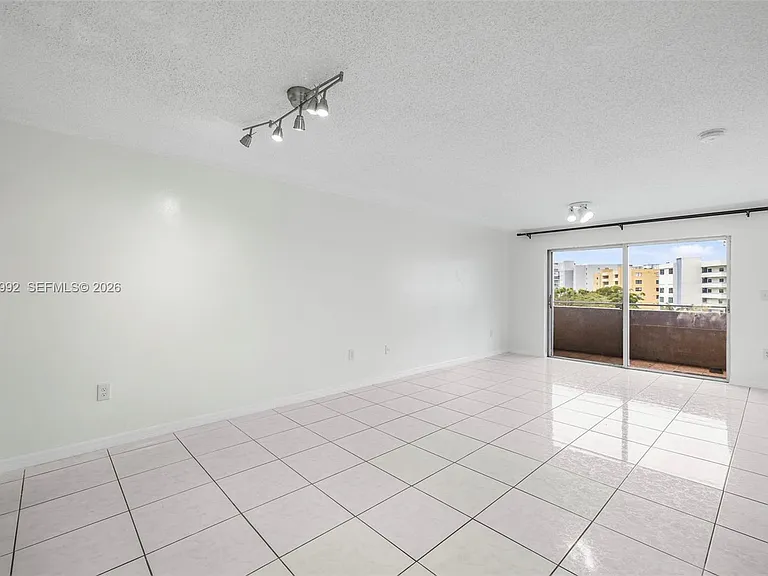 18001 N Bay Rd #505 — Photo 7