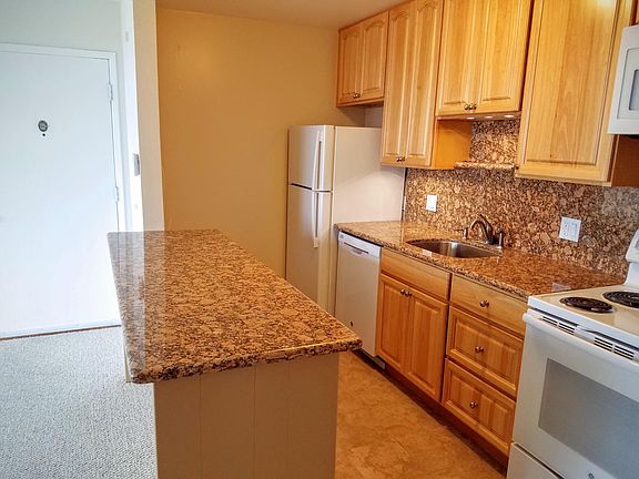 3rd image of 350 Glenview Dr APT 1