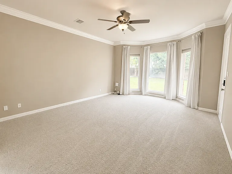 5001 Albany Dr — Photo 13