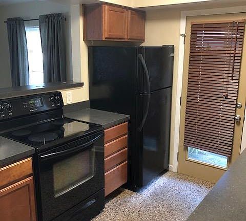 5th image of 621 Bourne Pl