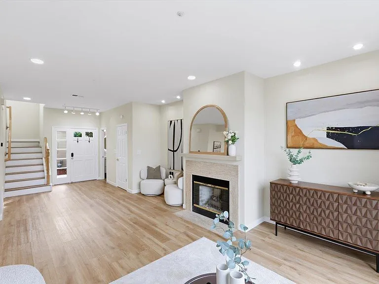 1205 Beacon Hill Dr — Photo 1