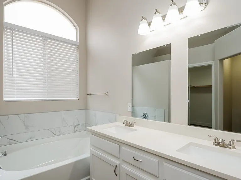 922 Strider Dr — Photo 11