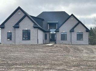 6833 John R Rd, Troy, MI 48085