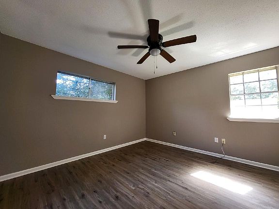 4th image of 1206 Dawn Dr