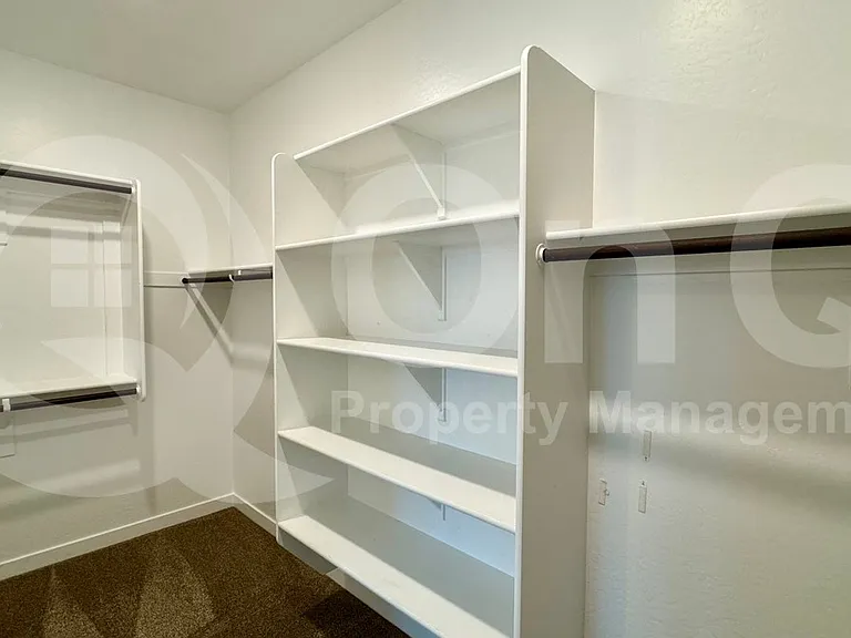 1068 E Sabino Dr — Photo 28