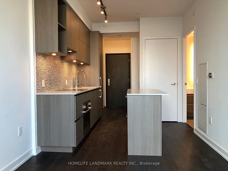 1 Yorkville Ave #704 — Photo 2