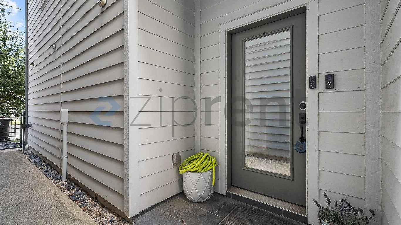 3 bed, 3.5 bath, 1969 sqft, $2,800 — Photo 3