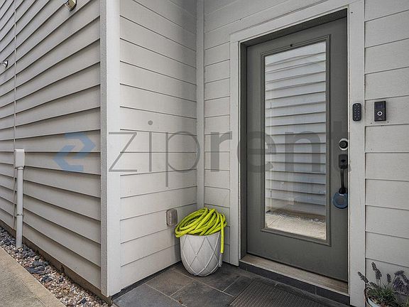 3rd image of 3810 Leeland St
