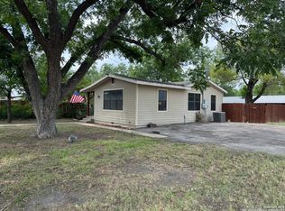 218 E Antonio St, Uvalde, TX 78801